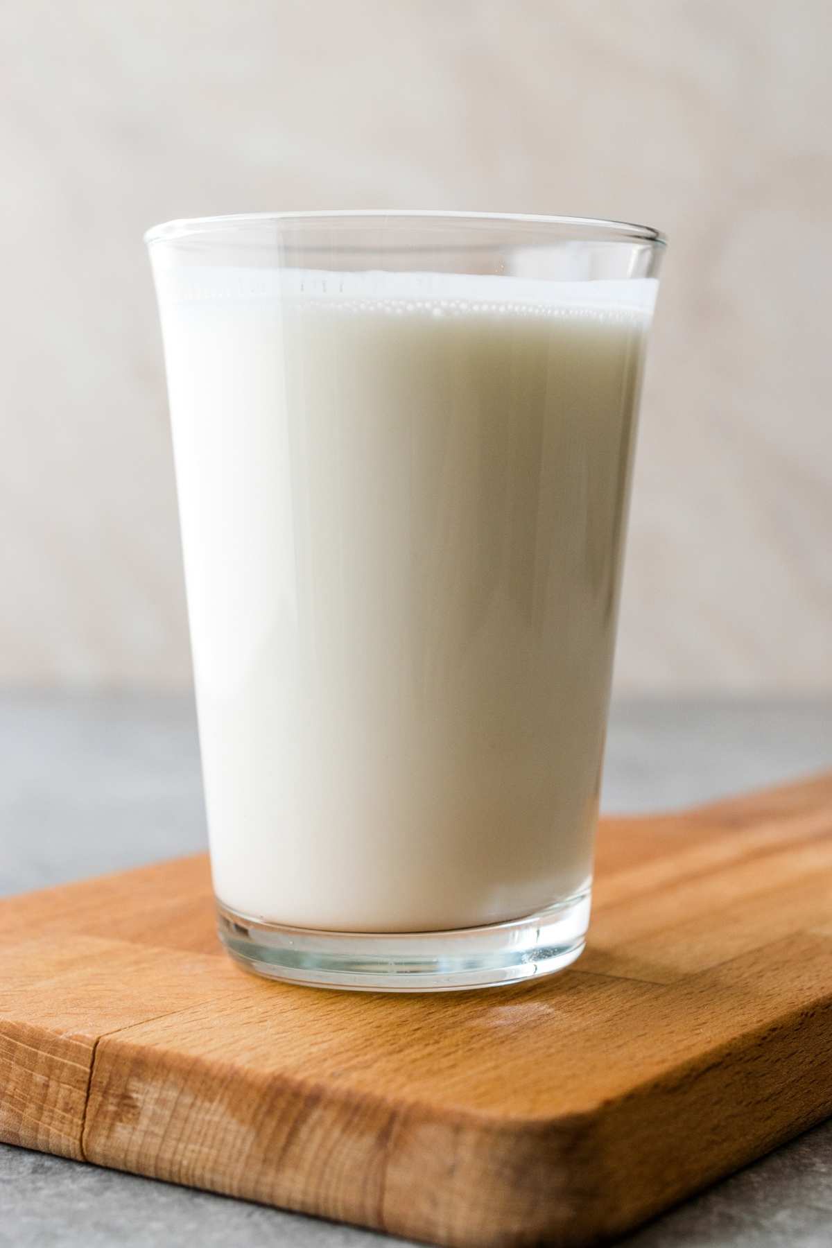 If the recipe you’re using only calls for a half cup of buttermilk, what can you do with the rest of it and how long will it last? Today we’re sharing some information about buttermilk and how long it lasts.