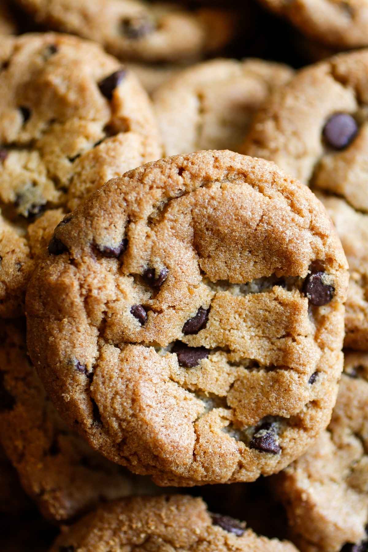 Whether your favorite cookie is chocolate chip, oatmeal raisin, or peanut butter, when they become hard, they’re just not appetizing. The good news is, there are some easy ways to soften up those cookies, giving you more time to enjoy them.