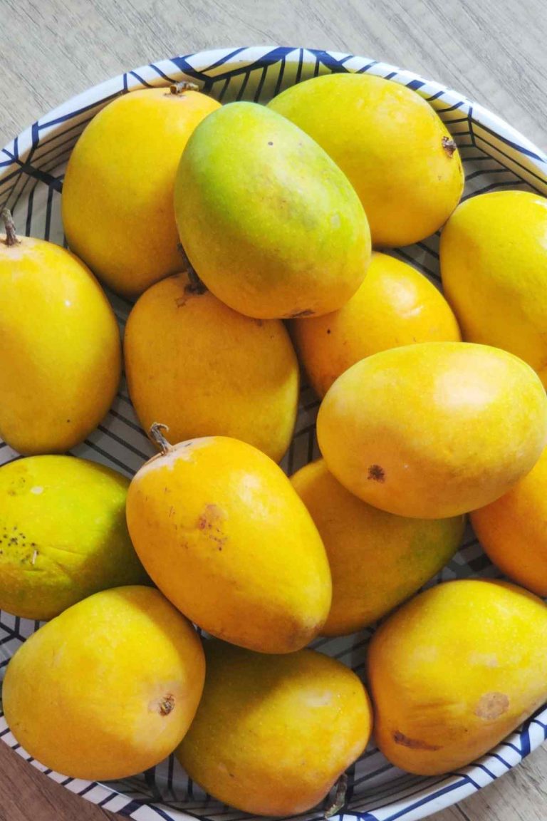 How to Tell if a Mango Is Ripe (Pro Tips) IzzyCooking