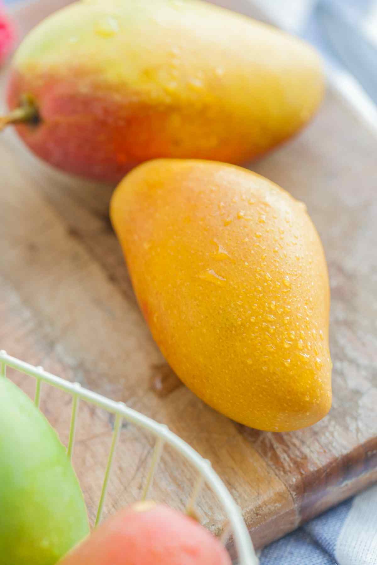 How To Tell If A Mango Is Ripe Pro Tips Izzycooking