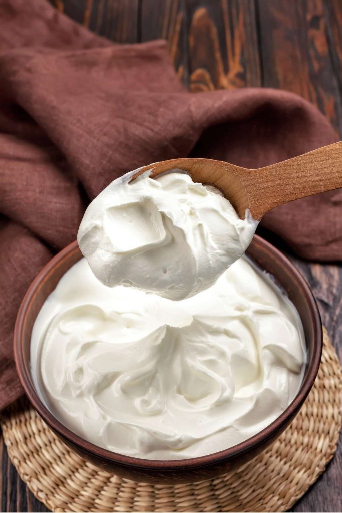 Is Sour Cream Keto? How many carbs are in sour cream? If you’re following a keto diet then you probably want to know which foods are best to eat. Read on to find out more about sour cream including how many carbs it contains and how to prepare some yourself.