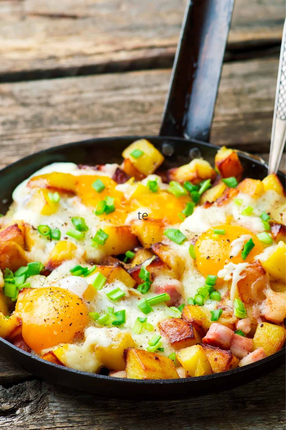 Bacon, Egg, and Potato Breakfast Skillet