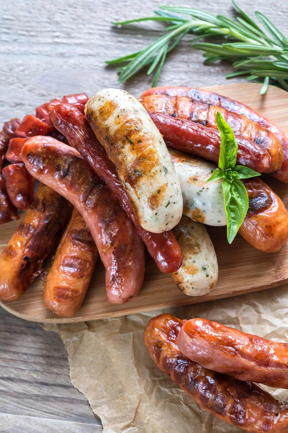 The challenge with bratwurst is knowing how long to cook it so it’s just right. You want a juicy sausage that’s fully cooked with a crisp skin that snaps when you bite into it! There are a few tried and true methods to cook bratwurst so it comes out perfect every time. We’re sharing some tips on the proper internal temperature of cooked bratwurst and the best methods to cook it to perfection. 