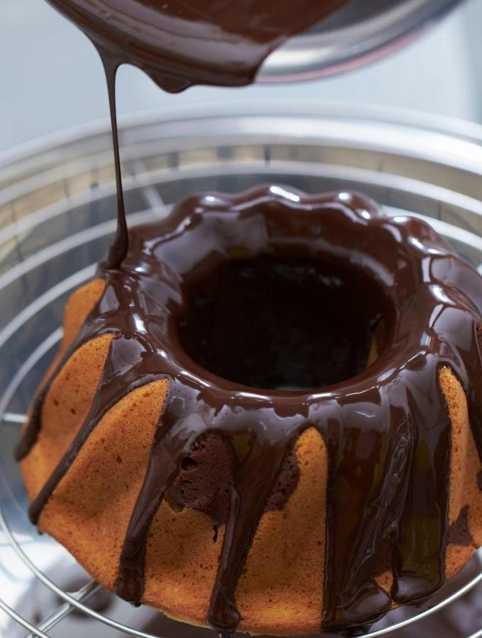 This Chocolate Glaze for Cake is Made without Corn Syrup! If you’re a home-baker and enjoy making chocolate glazed cakes, you’ve probably used a lot of corn syrup along the way. It’s often called for in those sweet glazes that make cakes so pretty! But corn syrup does have a lot of sugar and isn’t very healthy, so you may be looking for an alternative.