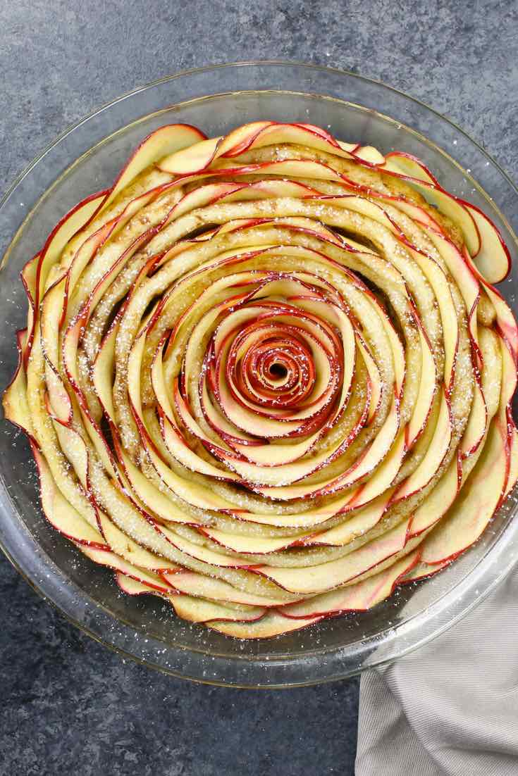 Cinnamon Roll Apple Rose Pie