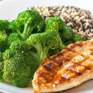 Steamed Broccoli to Serve with Grilled Chicken