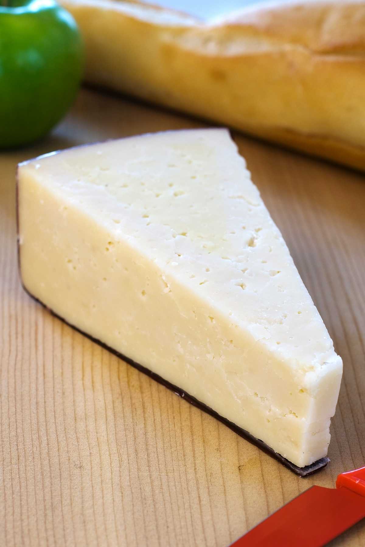 7 Best Substitutes for Manchego Cheese IzzyCooking