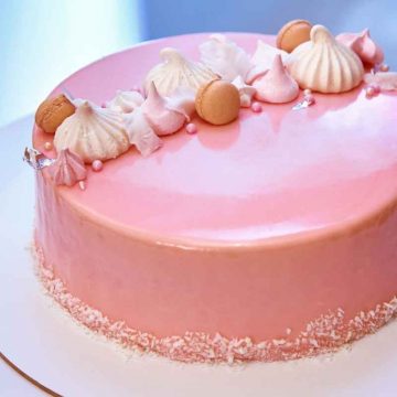 Celebrate the upcoming birth of a baby with a colorful cake or cupcakes! We’ve collected 13 of the best baby shower cakes that will make your baby shower unforgettable.