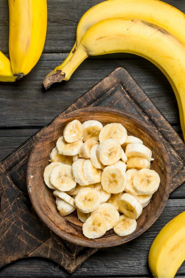 How Many Carbs In A Banana? IzzyCooking