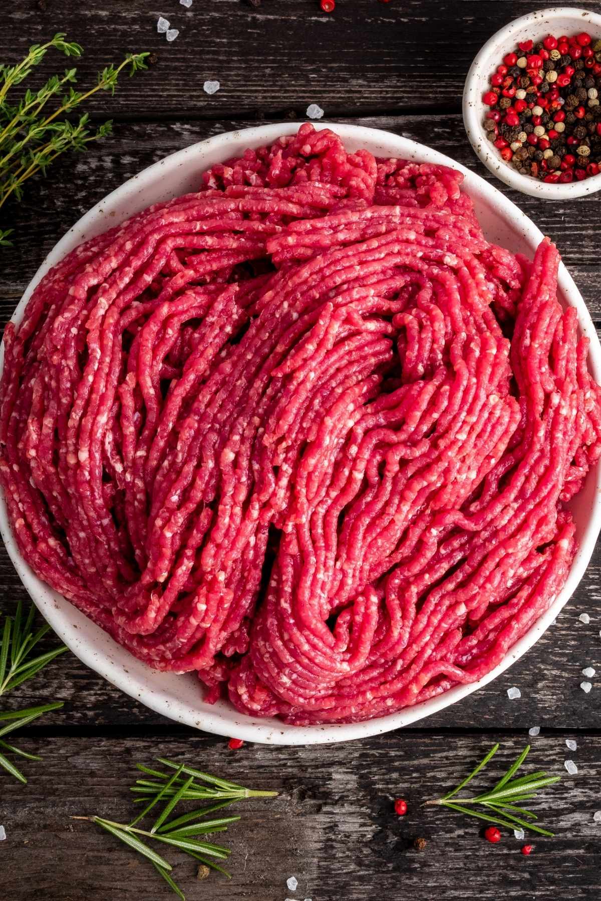 If you’ve ever wondered about the differences between ground chuck and ground beef, this article will help. Today we’re taking a closer look at these two types of ground meat.