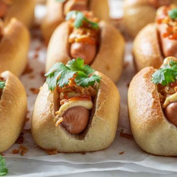 These mini hot dogs are tasty and super easy to make. Add them to a platter of finger foods for guaranteed fun! In this post we’re sharing 5 ways to cook mini hot dogs.