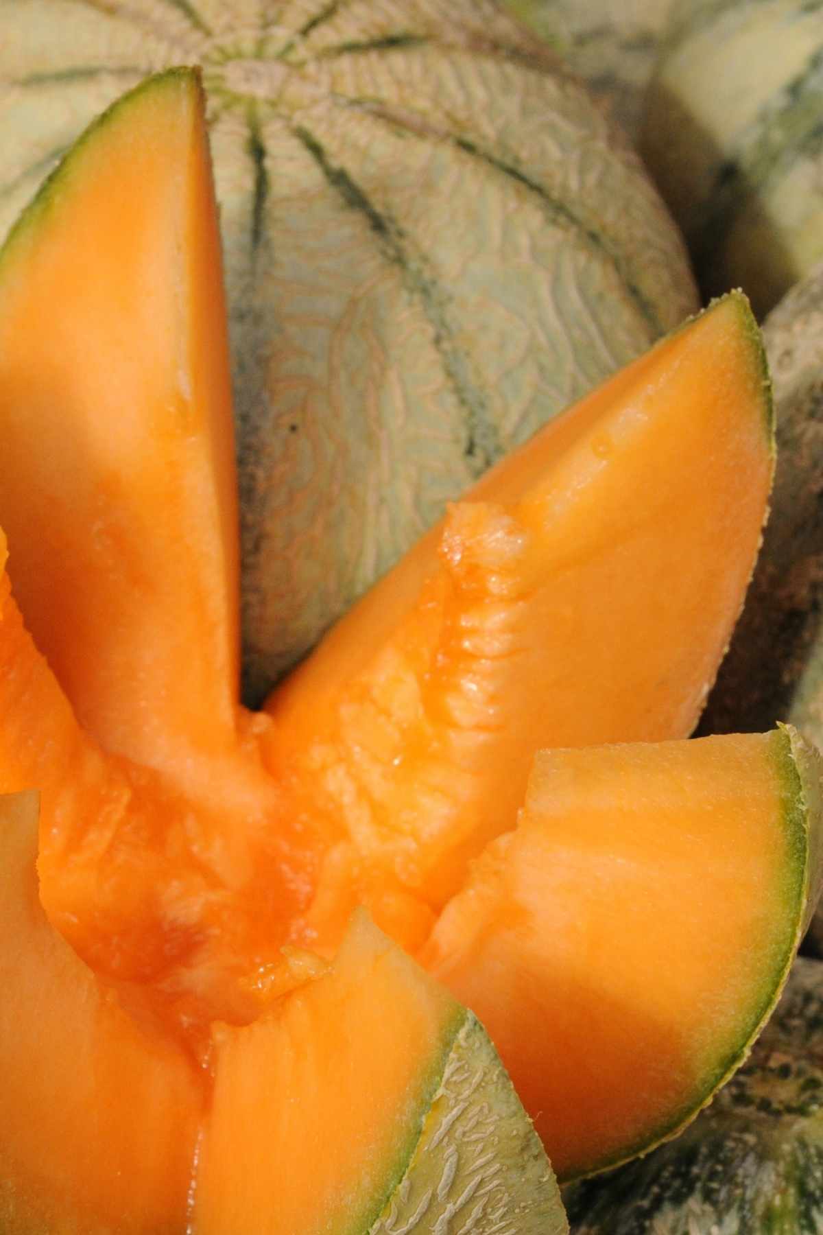 With the summer months fast approaching, there’ll be more options to try at local fruit stands. One of the fruits we really enjoy is Muskmelon. If you haven’t tried muskmelon, it’s a close cousin to cantaloupe.