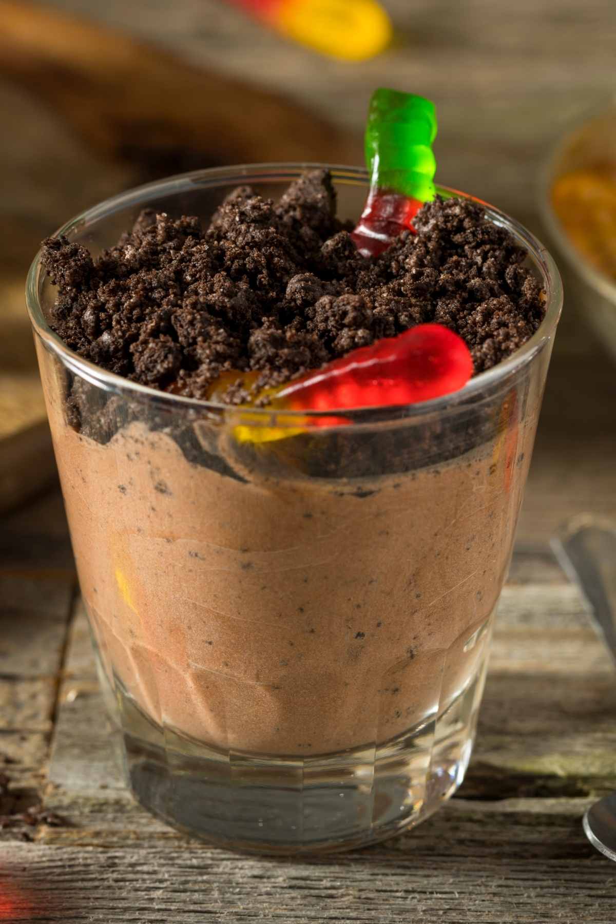 Treat the kids to a special dessert of Oreo Dirt Pudding! It’s a classic no-bake dessert that everyone loves!