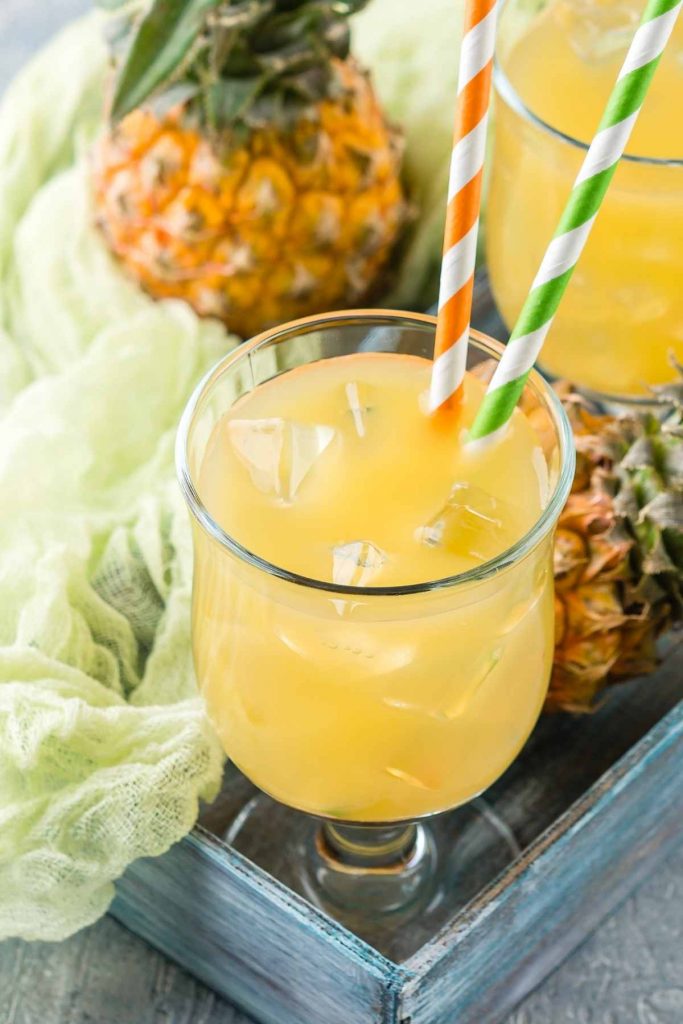 Pineapple Crush cocktails are refreshing, delicious, and super easy to make! Simply mix together pineapple juice, vodka, triple sec, and sparkling water. Great for happy hours, game day gatherings or your next cocktail party.