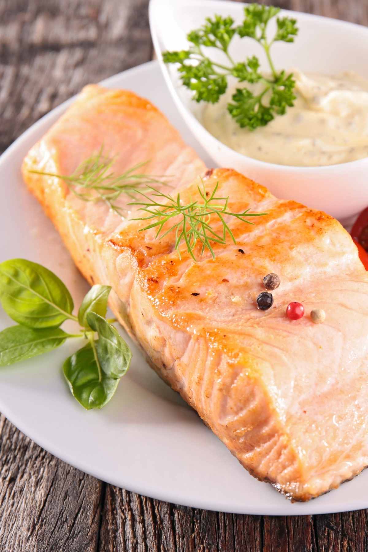 This Salmon Dipping Sauce is creamy, slightly spicy, and full of flavor! Whether you’re preparing your salmon grilled, baked, or pan-fried, you can enjoy your salmon with this dipping sauce.