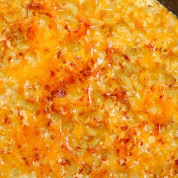If you’ve tuned into Trisha Yearwood’s cooking show, you know that she loves to make Southern inspired dishes. From her famous mac and cheese to sweet banana pudding, her recipes are easy to pull together and have great flavor!