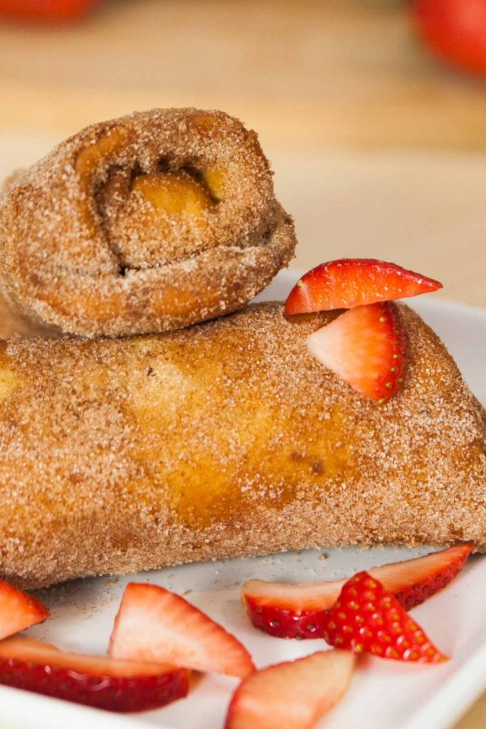 If you’ve tried Mexican Xangos before, you know how incredible these deep-fried desserts taste. This recipe for strawberry cheesecake Xangos is just as good as any you’d find in a restaurant.