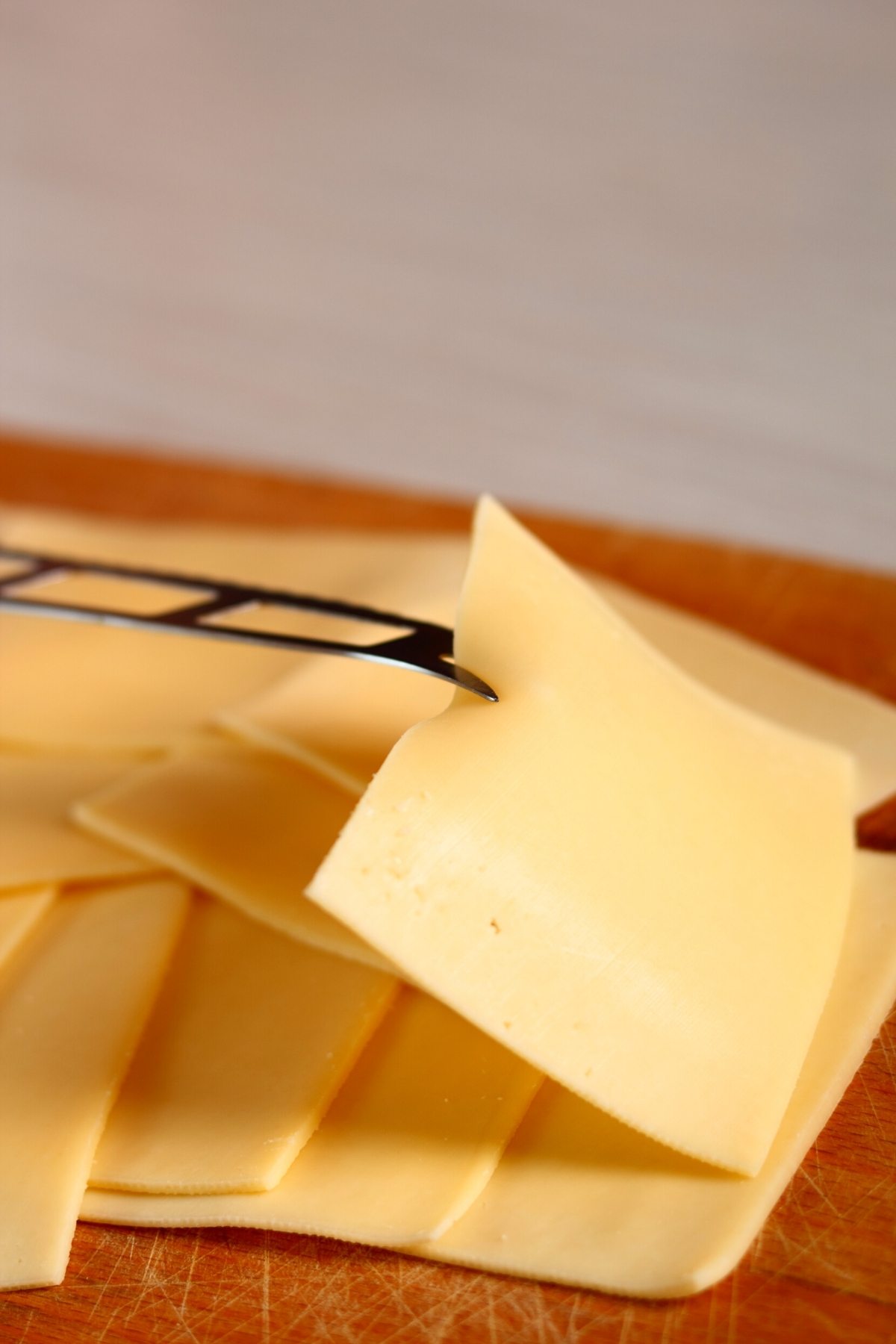 If you love to eat cheese you’ve probably tasted both white and yellow American cheese. Both are delicious and can be enjoyed on their own, in sandwiches, on charcuterie boards and in cooked dishes.