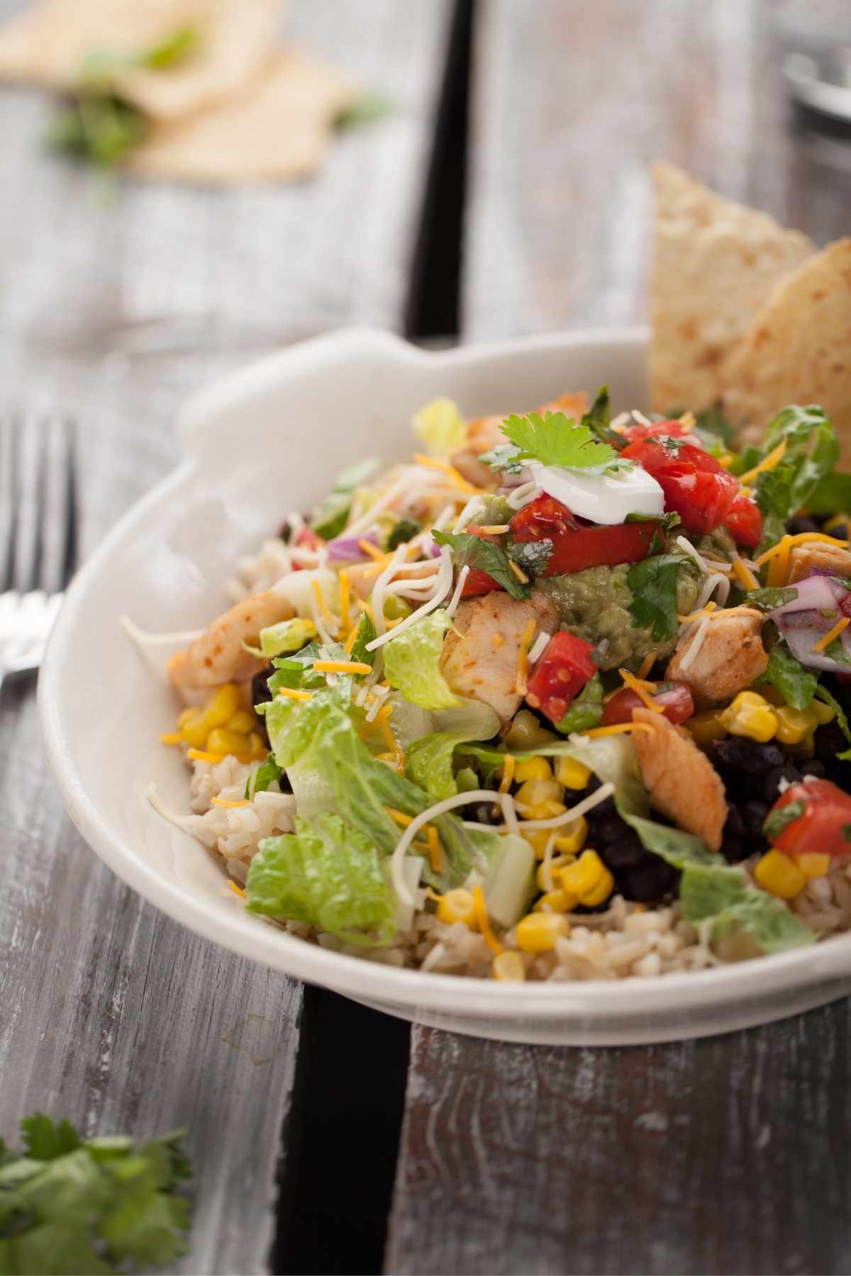 If you’re a fan of the bowls at Chipotle, you know they’re delicious and the portions are generous! To enjoy the leftovers, you want to ensure they’re properly stored.