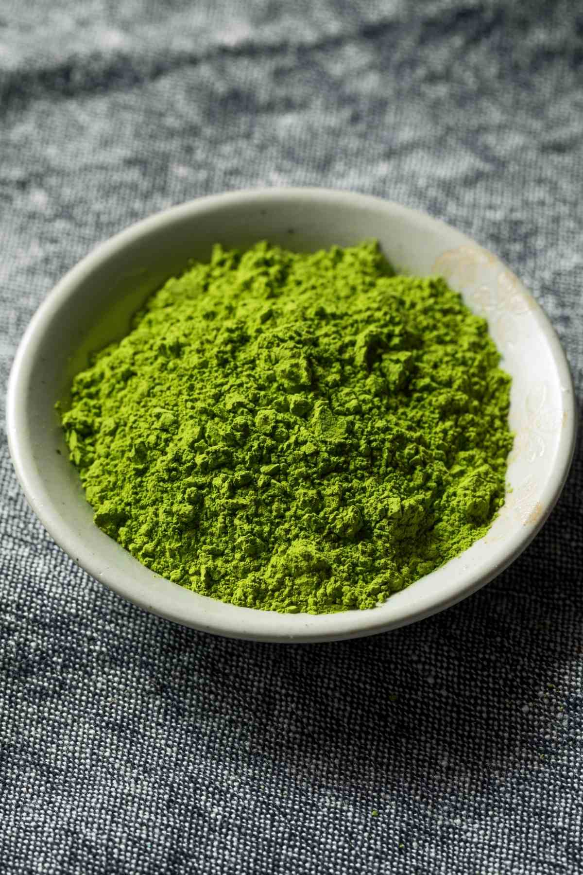 what-does-matcha-taste-like-and-popular-matcha-recipes-izzycooking