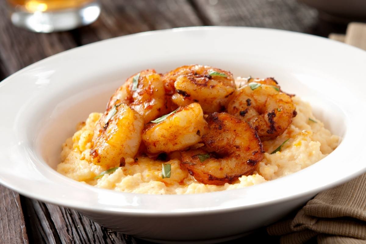 Best Shrimp And Grits - IzzyCooking