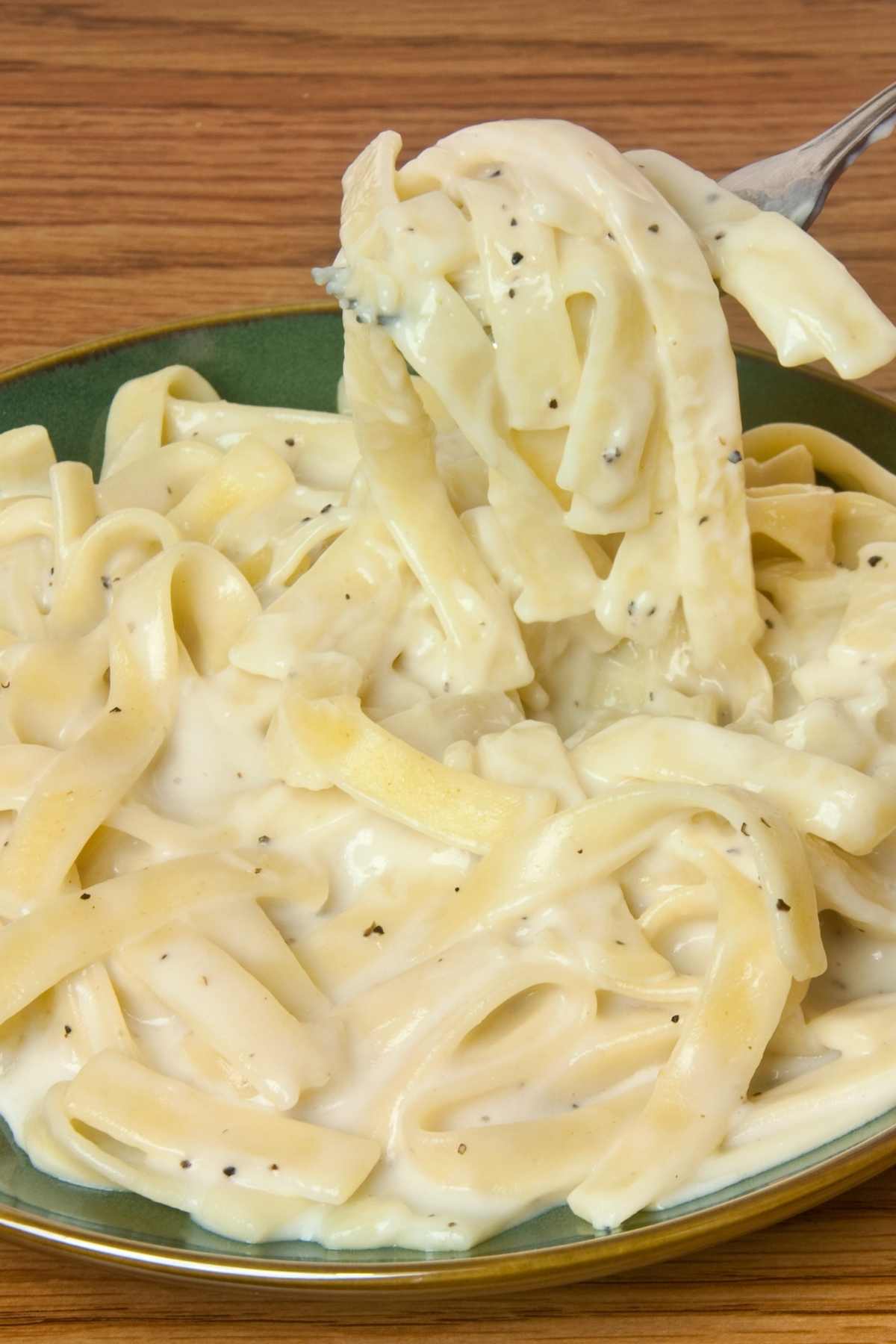 Pasta served with a heavy cream sauce is a favorite with kids and adults. This recipe for heavy cream pasta sauce is one of the best we’ve tasted.