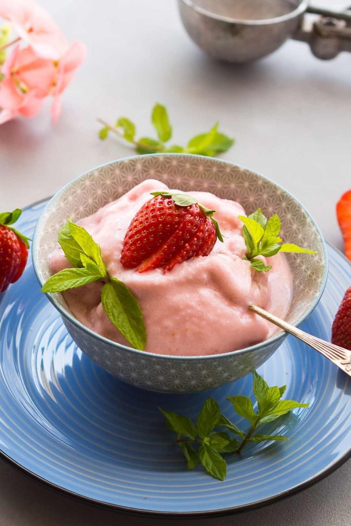 Receita De Gelado Com Morangos (Portuguese Strawberry Ice Cream)