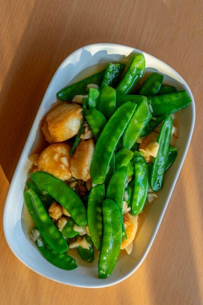 Snow Peas with Water Chestnuts
