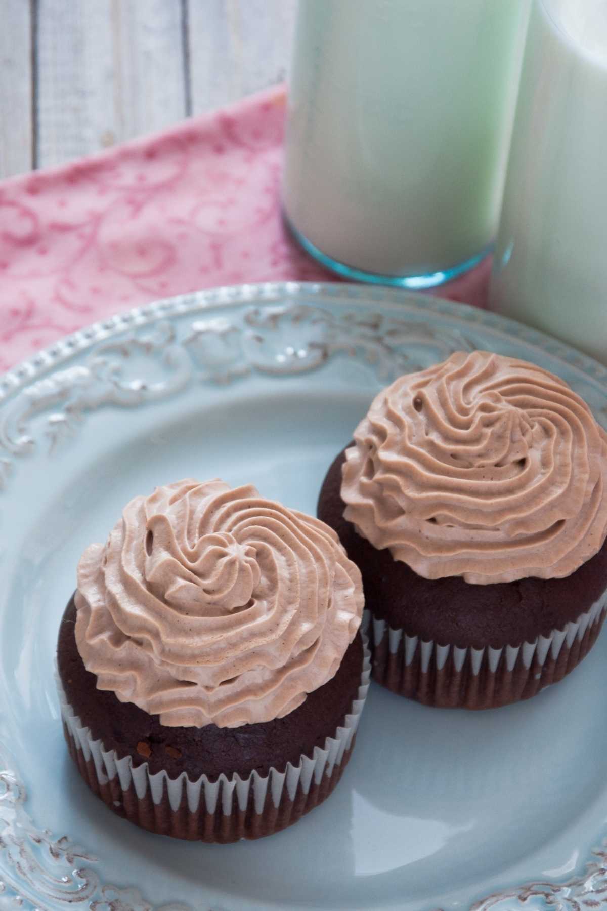 Made in just 5 minutes with only 4 simple ingredients, this chocolate cool whip recipe is going to be your new favorite dessert topping. Aside from the decadent taste that will satisfy your sweet tooth, this chocolate frosting is really easy to make. You can whip it up with ingredients you probably already have on hand.