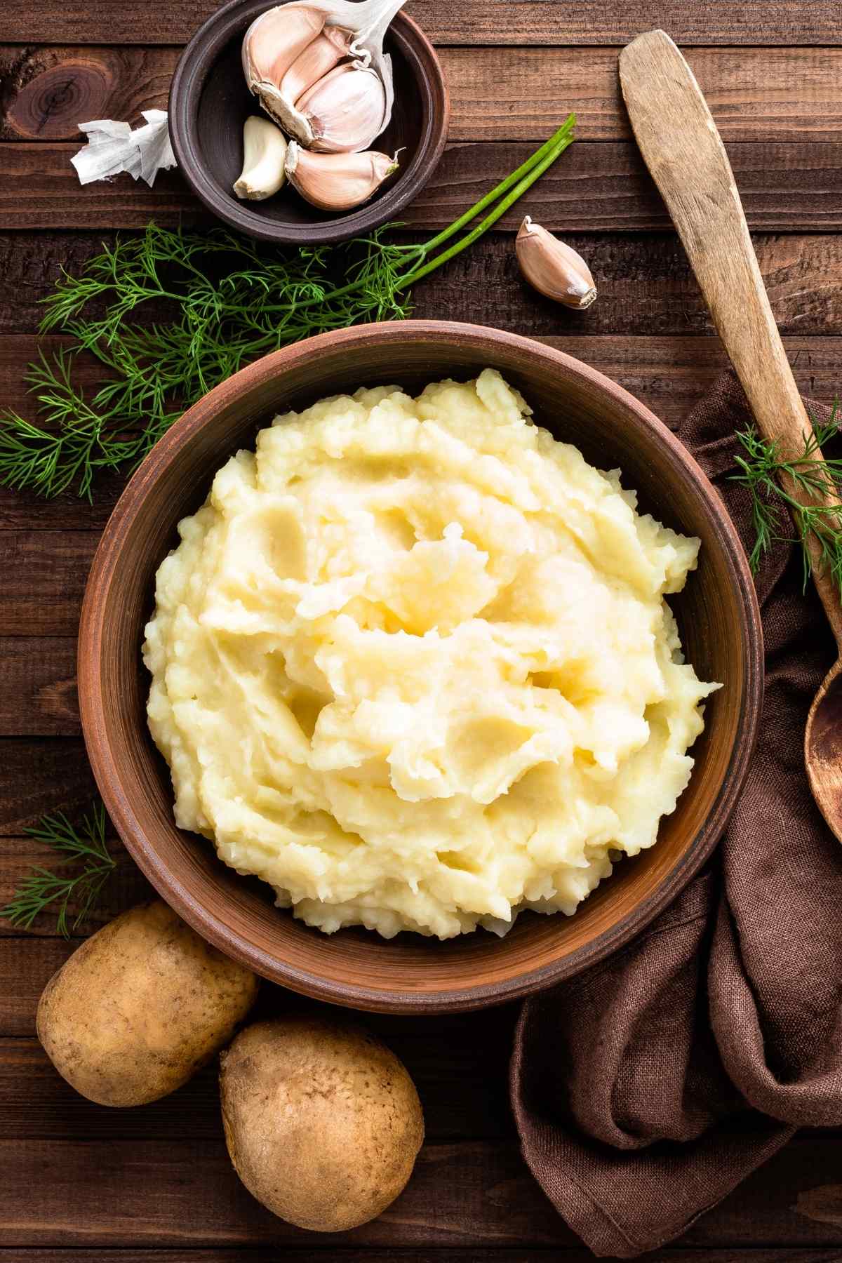 If you’re a fan of the mashed potatoes at Popeyes, this copycat recipe is just what you need. The mashed potatoes are light, fluffy, and full of delicious flavor.