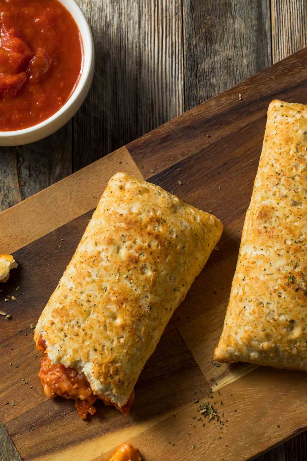 Hot Pockets are a fast and easy snack or a light lunch. They come in a variety of flavors and kids love them. If you’re in a rush, the easiest way to heat up a Hot Pocket is in the microwave. In today’s article we’re sharing some tips and tricks on how to safely heat Hot Pockets in the microwave.