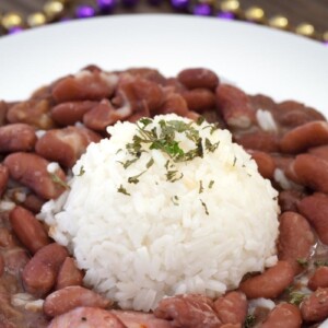 If you enjoy the flavor of the red beans and rice at Popeyes, give this copycat recipe a try. It includes step-by-step instructions on how to recreate this tasty dish in your own home!