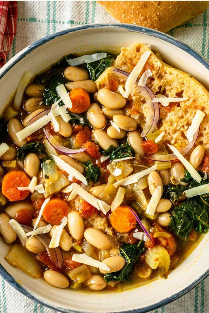 Tuscan Kale Soup (Ribollita)