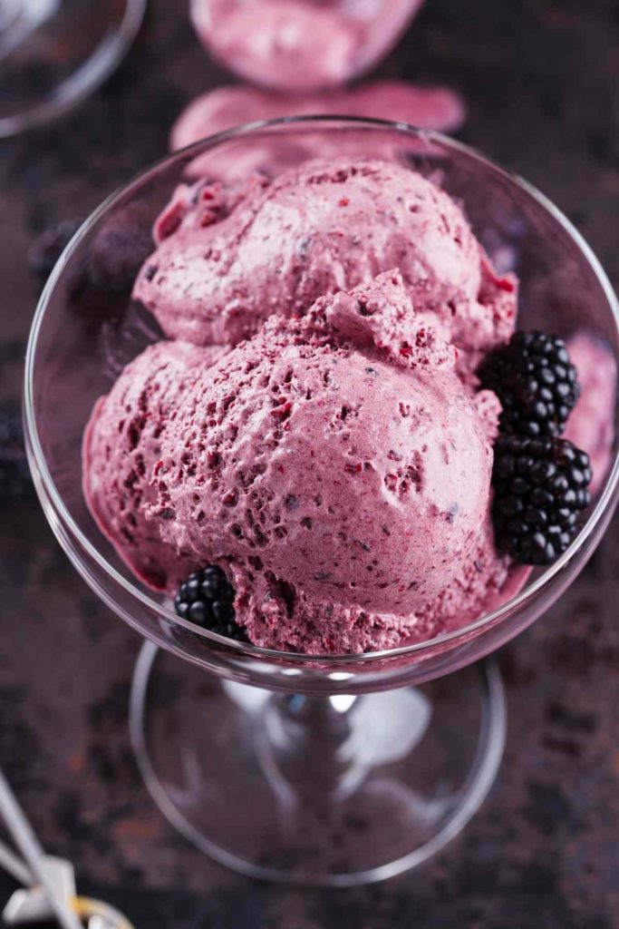 Blackberry Frozen Yogurt