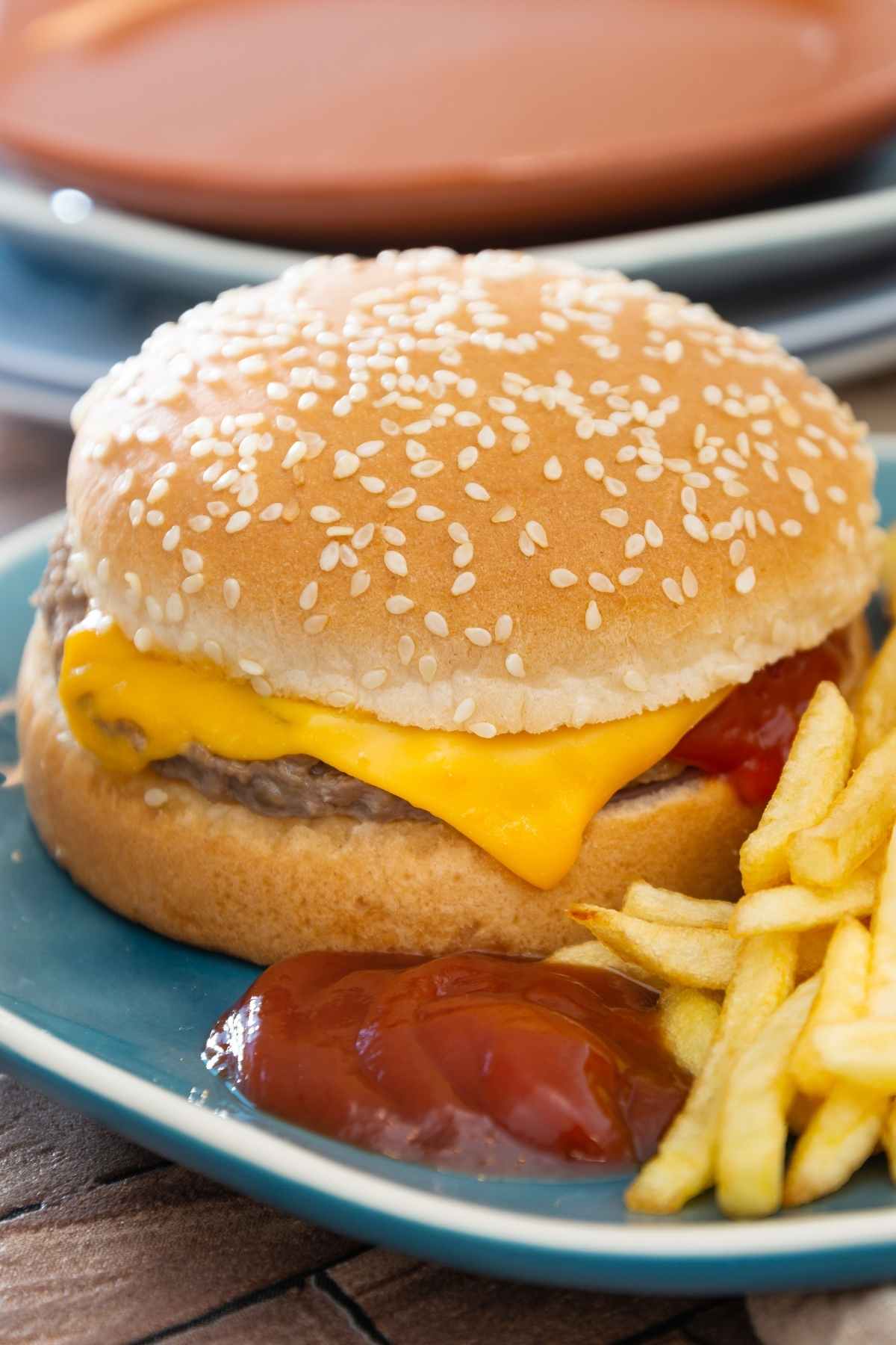 If you and your family enjoy the cheeseburgers at McDonald’s, this homemade copycat recipe is just what you need! It’s better than the cheeseburgers at the golden arches!