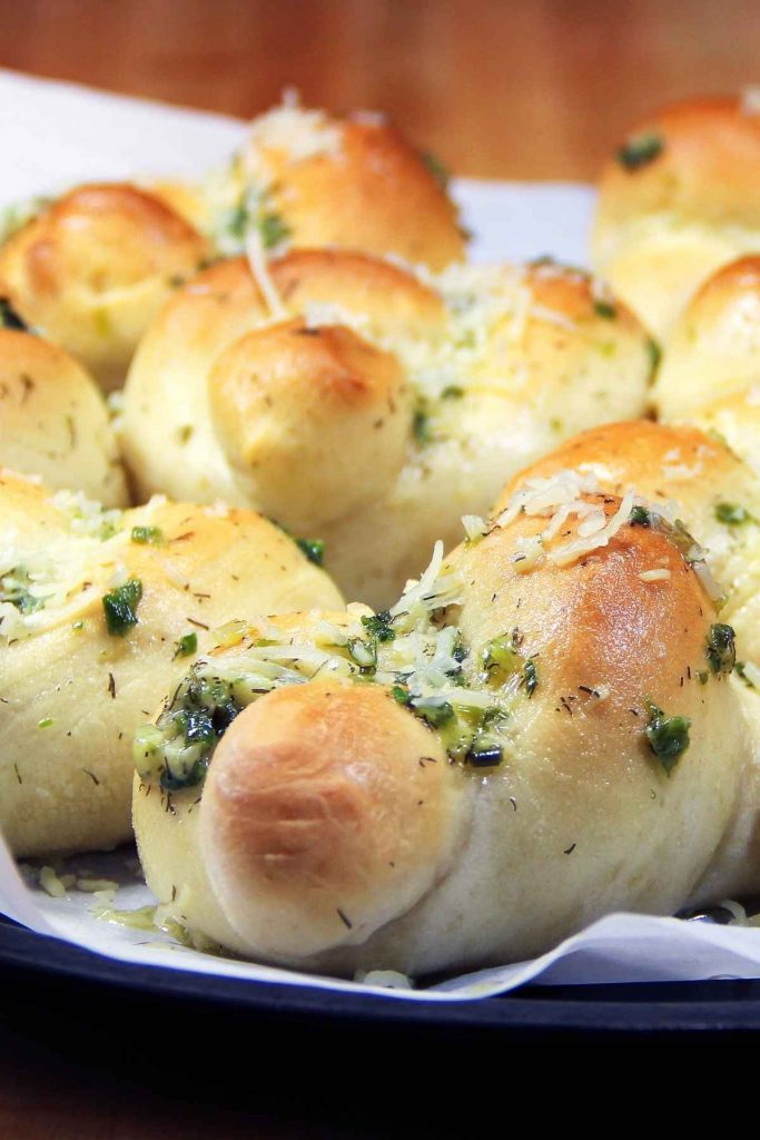 Easy Garlic Parmesan Knots