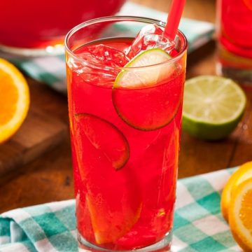Who says you need alcohol to have a good time? These tasty non-alcoholic punch recipes are refreshing, tasty and contain 0% booze. They’re perfect for kids’ parties, baby showers and church events.