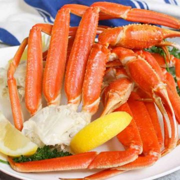 If you’re treating yourself to crab legs, you want to prepare them so they’re perfectly cooked. In today’s post we’re sharing some tips on how to boil crab legs as well as a simple recipe that takes just 10 minutes.