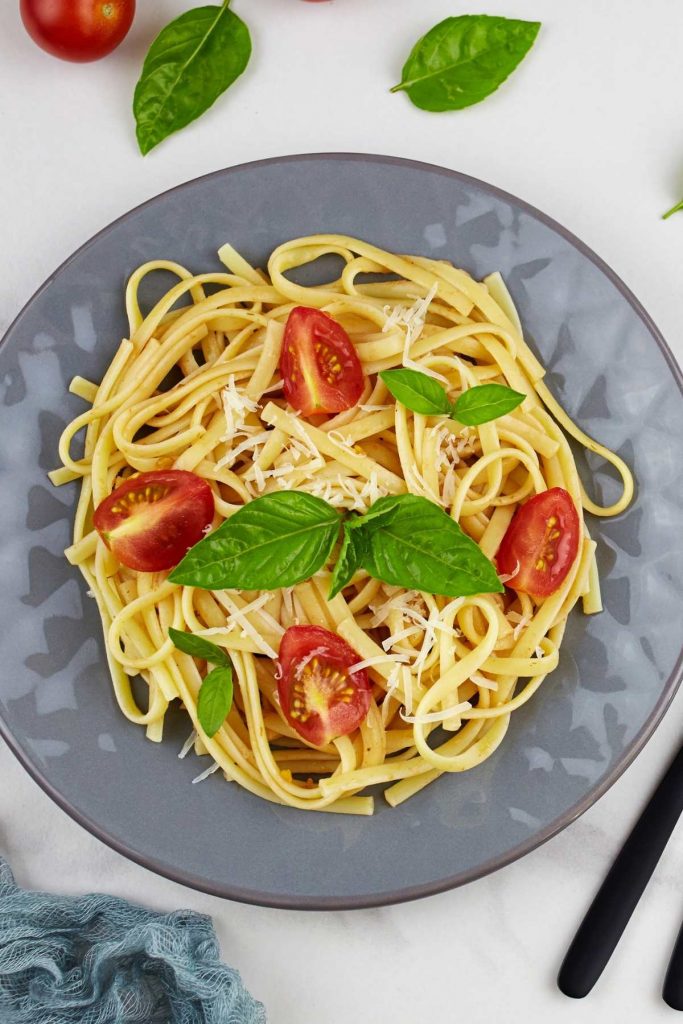 Linguine With Lemon and Tomatoes