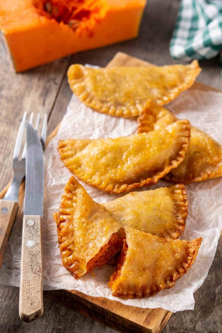 20 Empanada Recipes (Savory and Dessert Empanadas) IzzyCooking