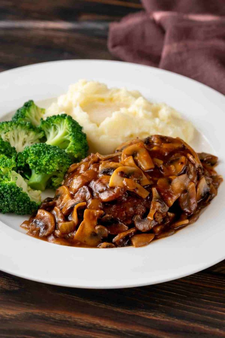 14 Easy Meals For One (Quick Dinner Recipes For One Person) - IzzyCooking