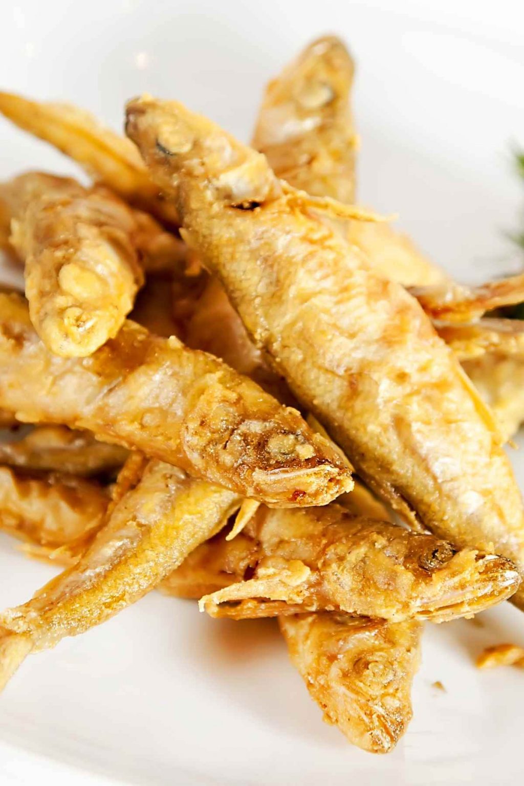 easy-crispy-fried-smelt-fish-recipe-izzycooking