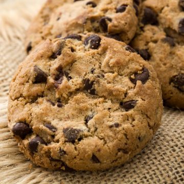Who says you can’t have fun on a diet? These tasty Keto Cookies Recipes allow you to satisfy your sweet tooth without going over your daily carb limit. They’re incredibly easy to make, and most of them require just a handful of simple ingredients.