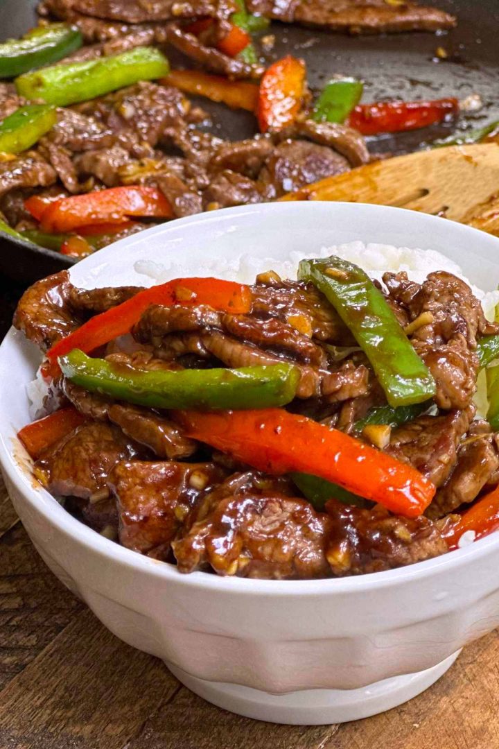 Quick and Easy Pepper Steak And Rice Recipe - IzzyCooking