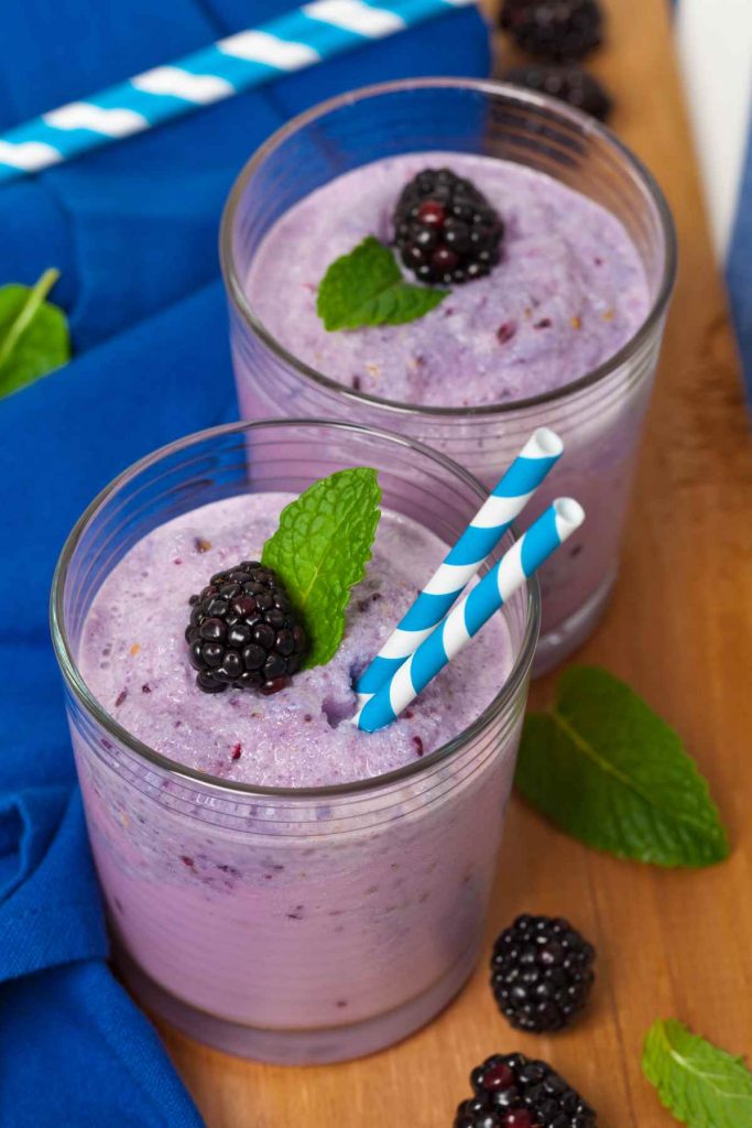 Frozen Berry Smoothie with Oatmeal