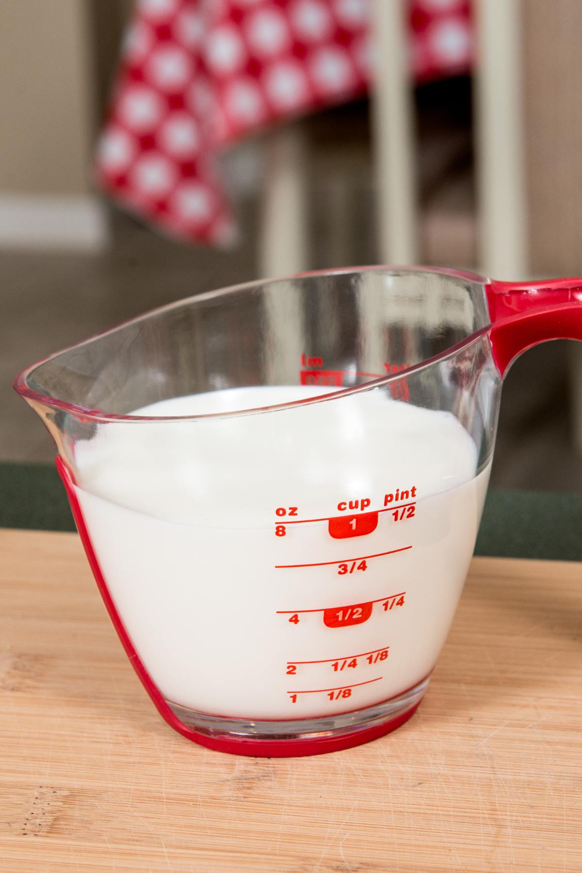 Not sure how many ounces are in a cup? Both of these units are cited in recipes and there will probably come a time when you’ll need to convert between them. If that time is now, keep reading to learn the most accurate way to do it.