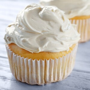 Mascarpone frosting is made using sweet Italian-style cream cheese. Whether you’re making a rich, decadent tiramisu or traditional cannoli, homemade mascarpone frosting adds a bit of luxury to your desserts. It’s also delicious in non-Italian desserts and can be used to top any of your favorite cakes and cupcakes.