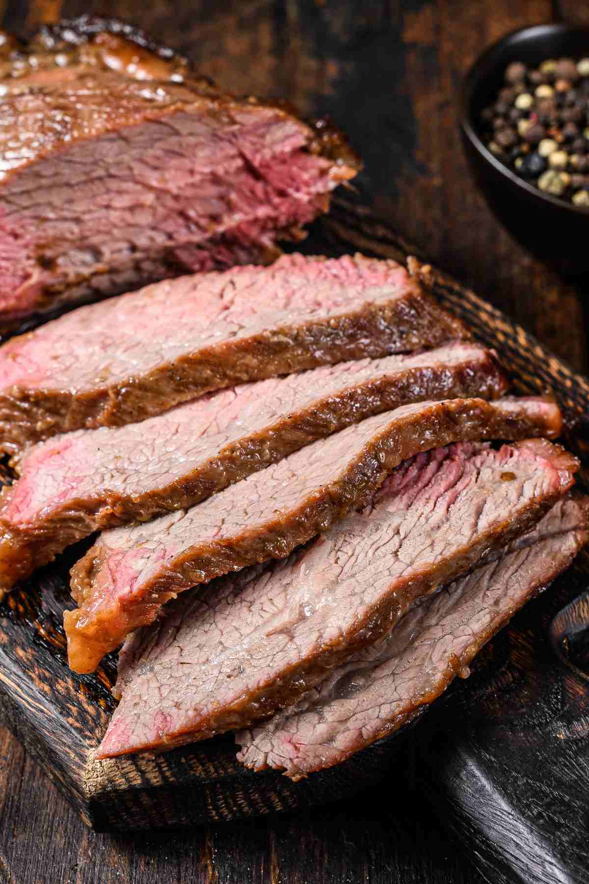 What’s the key to achieving the perfect tri-tip? It’s all about getting the right internal temperature! Keep reading to learn everything you need to know about cooking this tasty beef cut to the best temperature for your desired doneness.