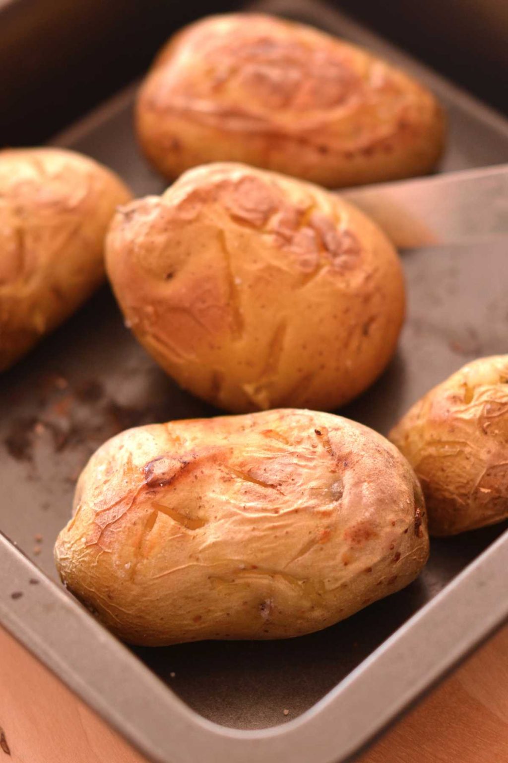 Best Oven Temp For Baked Potatoes What Temperatures To Bake Potatoes Izzycooking 