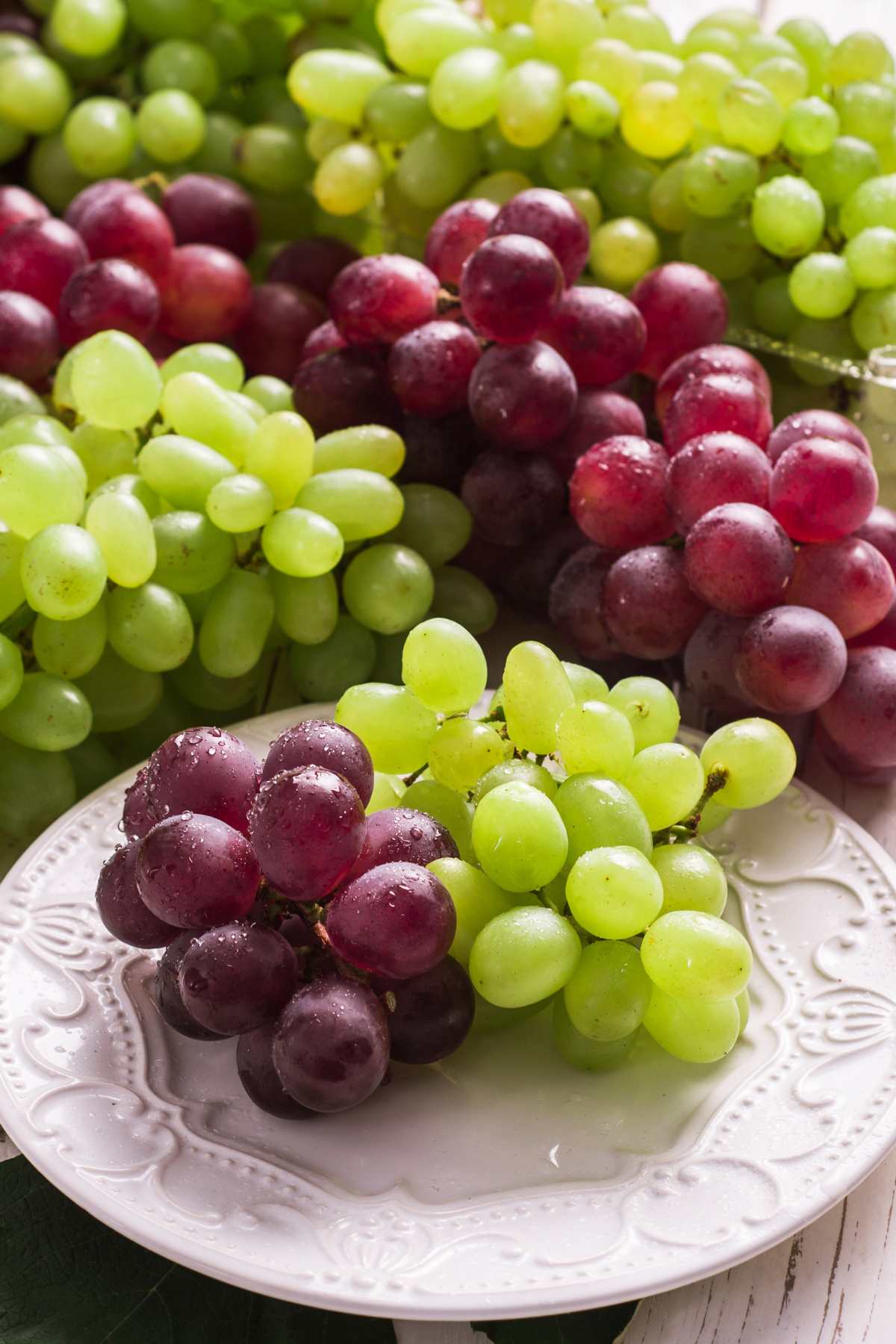 Are grapes low in carbs? Are you allowed to eat them on keto? Once you get the keto diet rules down pat, it’s easy to eat well and maintain your diet. If you’re new to it, you may still be wondering which foods can and can’t be consumed on a keto diet.
